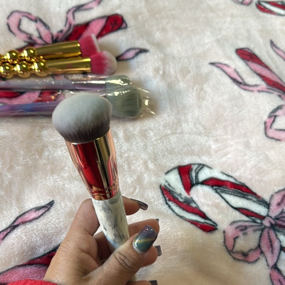 Face brushes - Picture 4 of 4